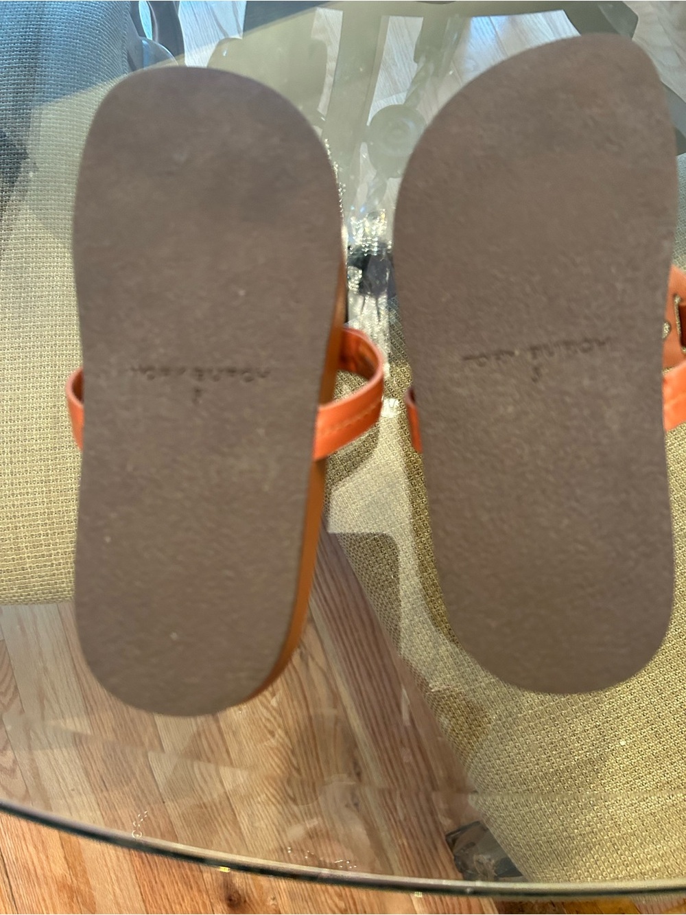 Tory Burch Burnt Brown Leather Logo Thong Sandals Size 5.5 excellent condition - Picture 2 of 6